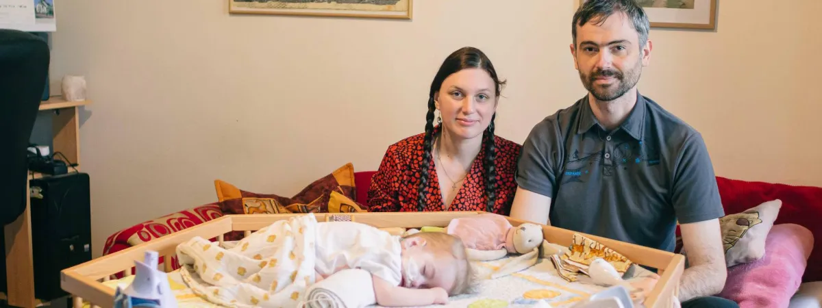 Šárka a Jozef Forgáčovi s dcerou Aničkou | foto Daniela Dahlien Neumanová Šárka a Jozef Forgáčovi s dcerou Aničkou | foto Daniela Dahlien Neumanová