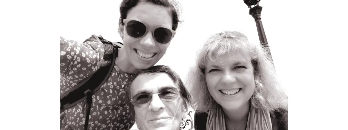 Paní Jaroslava Jírů se svými dcerami v červnu 2020 po návštěvě Mariánského sloupu | foto Martina Fejfarová