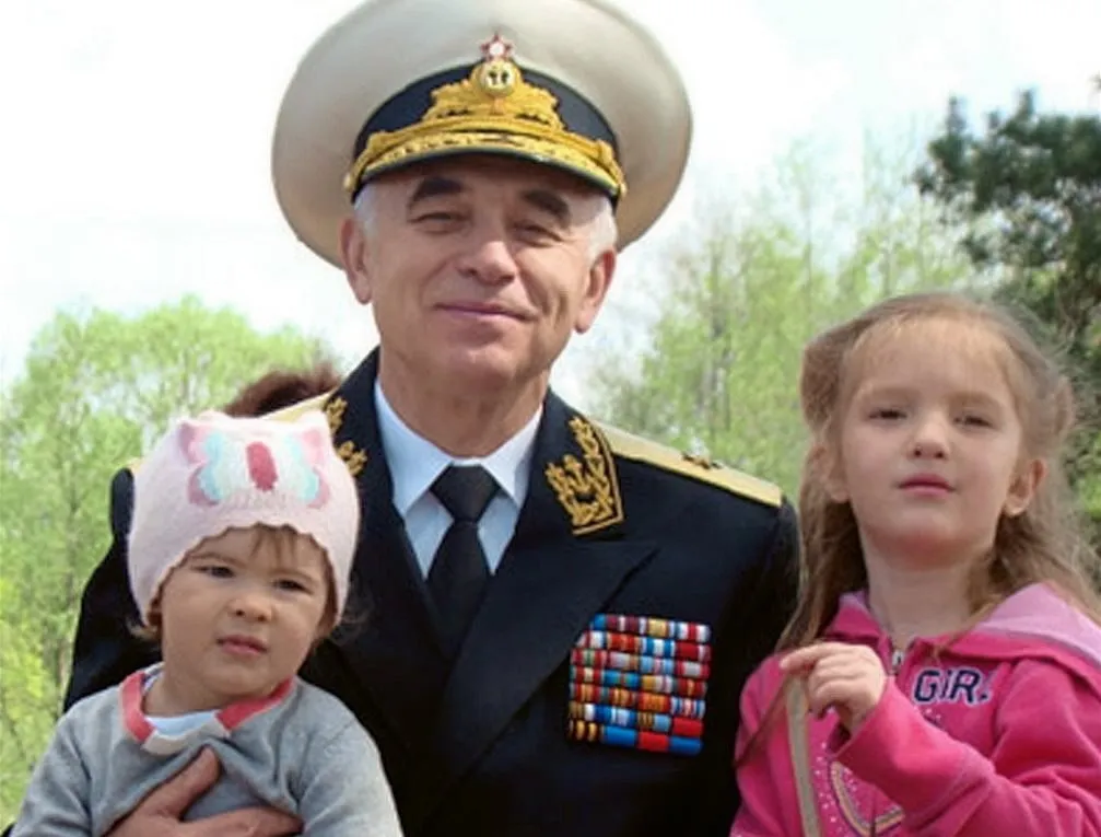 Po sebevraždě admirála Rusko volá po snazším přístupu k lékům proti bolesti