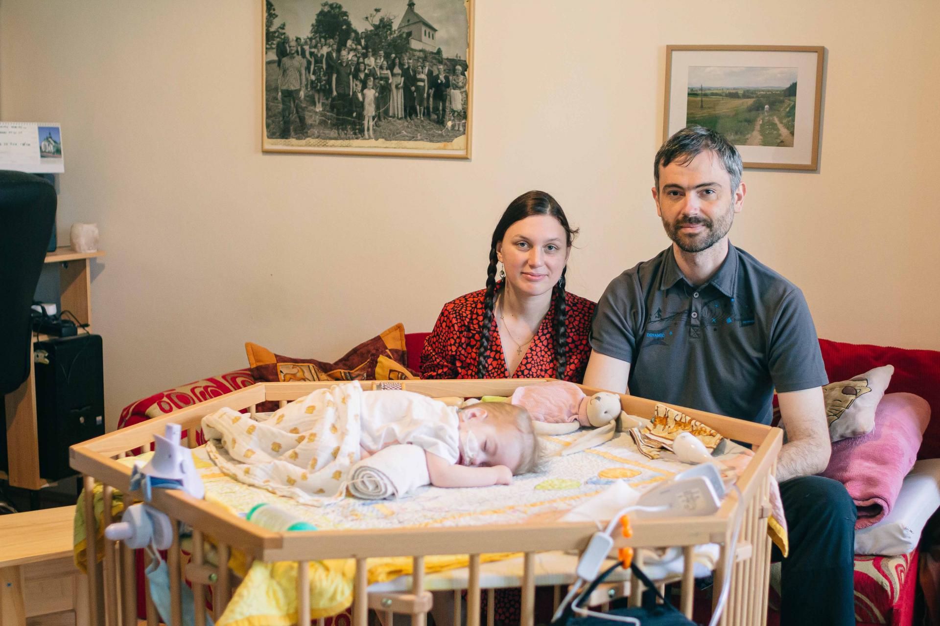 Šárka a Jozef Forgáčovi s dcerou Aničkou | foto Daniela Dahlien Neumanová Šárka a Jozef Forgáčovi s dcerou Aničkou | foto Daniela Dahlien Neumanová